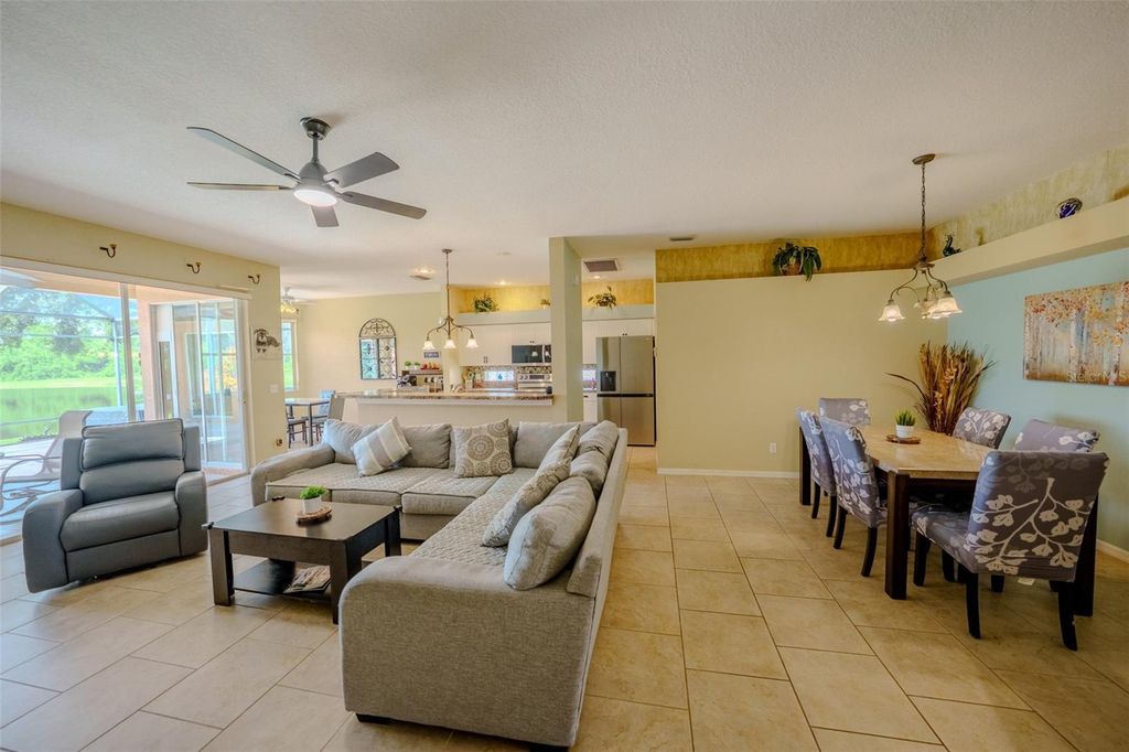 Image 7 of property listing at 4722 78TH COURT E, Bradenton, FL 34203