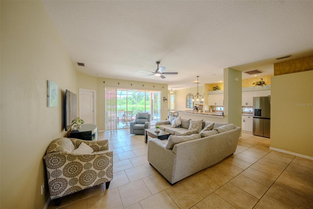 Image 8 of property listing at 4722 78TH COURT E, Bradenton, FL 34203