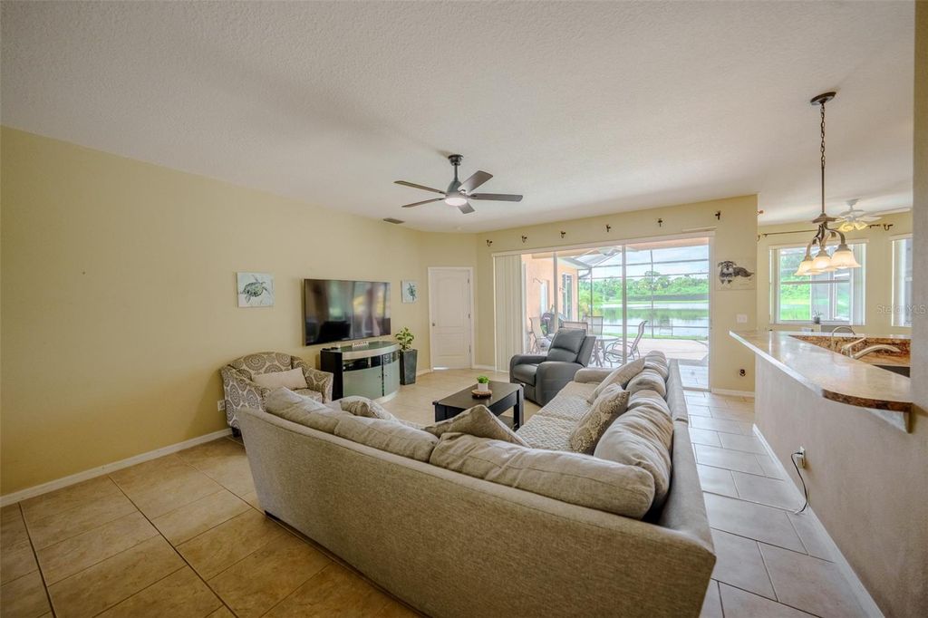 Image 9 of property listing at 4722 78TH COURT E, Bradenton, FL 34203
