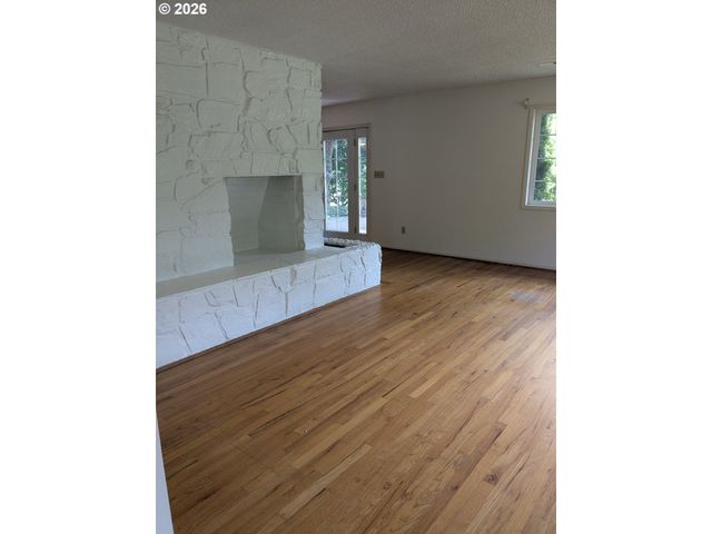 15341 S HATTAN Rd, Oregon City, OR 97045