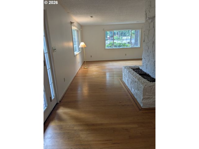 15341 S HATTAN Rd, Oregon City, OR 97045