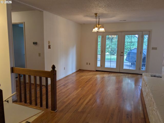 15341 S HATTAN Rd, Oregon City, OR 97045