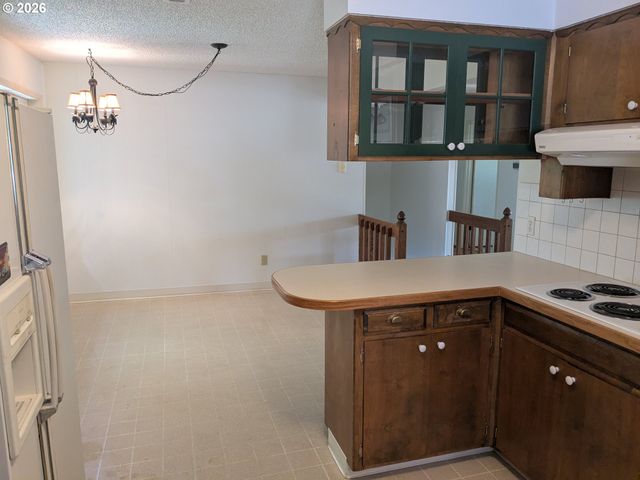 15341 S HATTAN Rd, Oregon City, OR 97045