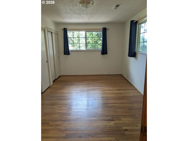 15341 S HATTAN Rd, Oregon City, OR 97045