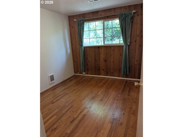 15341 S HATTAN Rd, Oregon City, OR 97045