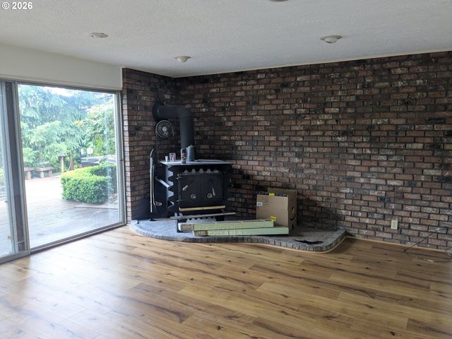 15341 S HATTAN Rd, Oregon City, OR 97045