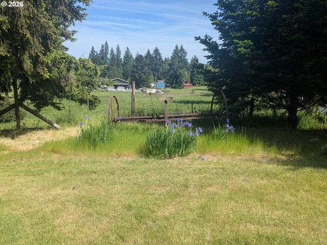 15341 S HATTAN Rd, Oregon City, OR 97045