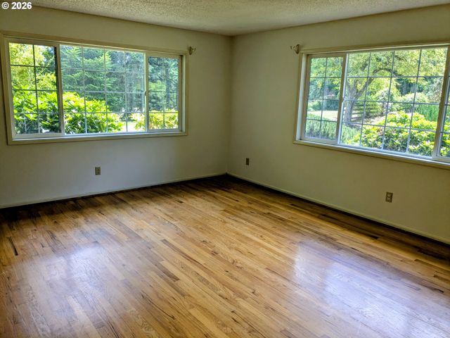 15341 S HATTAN Rd, Oregon City, OR 97045