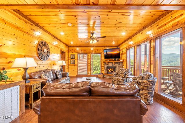 927 Street Of Dreams Way, Gatlinburg, TN 37738