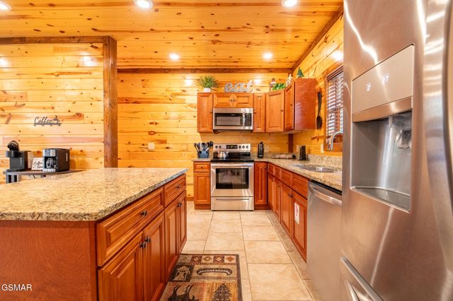 927 Street Of Dreams Way, Gatlinburg, TN 37738