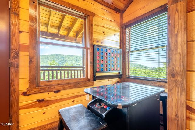 927 Street Of Dreams Way, Gatlinburg, TN 37738