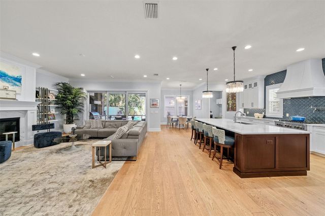 3301 W LAWN AVENUE, Tampa, FL 33611