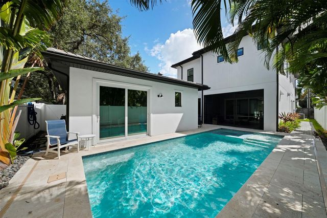 3301 W LAWN AVENUE, Tampa, FL 33611