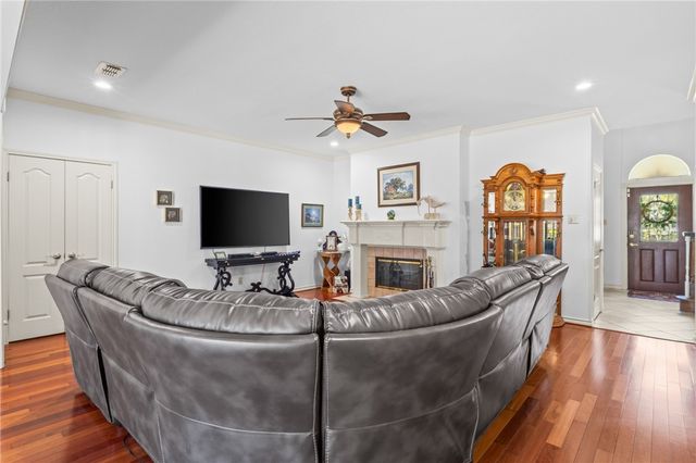 4502 Lake Charles Dr, Corpus Christi, TX 78413