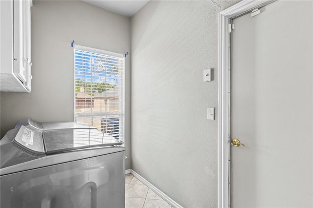 4502 Lake Charles Dr, Corpus Christi, TX 78413