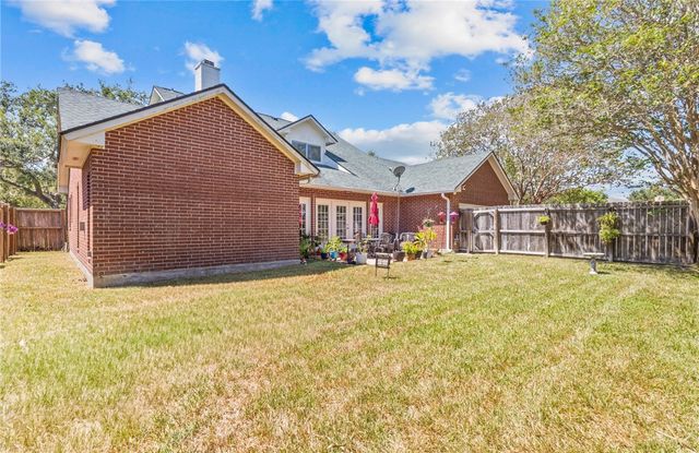 4502 Lake Charles Dr, Corpus Christi, TX 78413