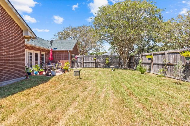 4502 Lake Charles Dr, Corpus Christi, TX 78413