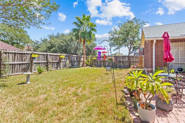 4502 Lake Charles Dr, Corpus Christi, TX 78413