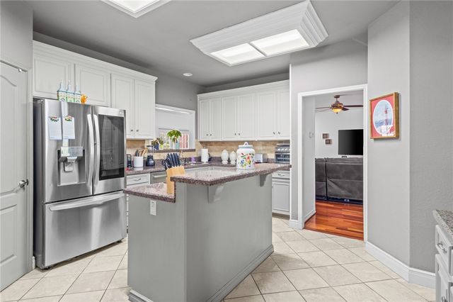4502 Lake Charles Dr, Corpus Christi, TX 78413