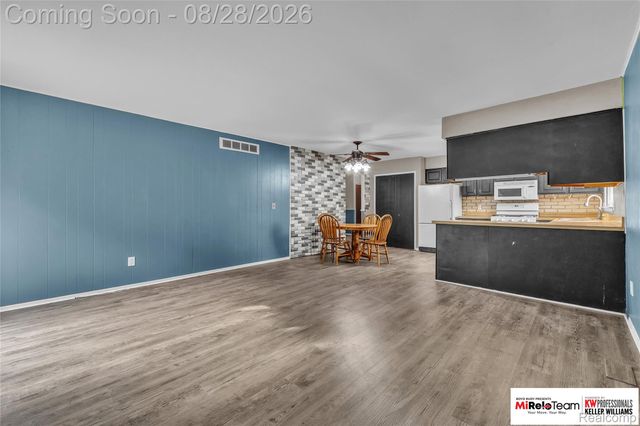 352 Winchester Street, South Lyon, MI 48178