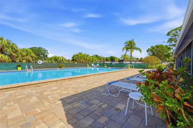 3985 OVERLOOK BEND 16, Sarasota, FL 34232