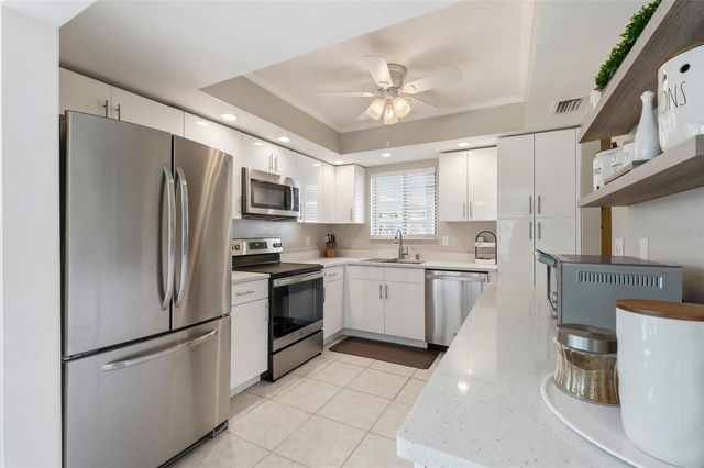 3985 OVERLOOK BEND 16, Sarasota, FL 34232