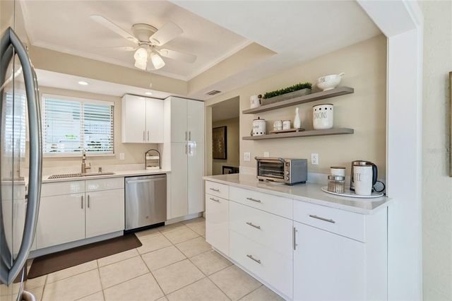 3985 OVERLOOK BEND 16, Sarasota, FL 34232