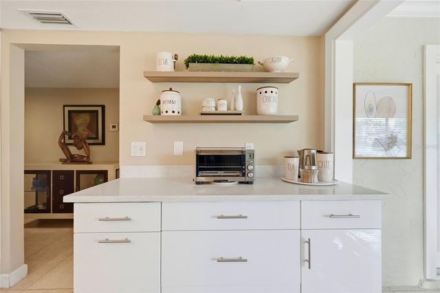 3985 OVERLOOK BEND 16, Sarasota, FL 34232