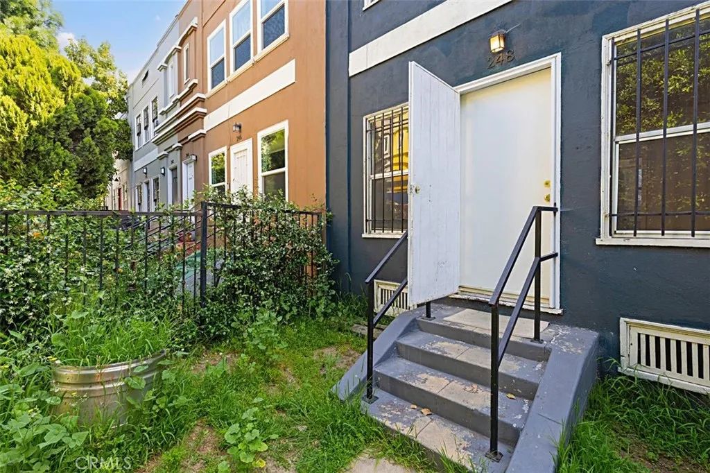 248 Columbia, Los Angeles, CA 90026