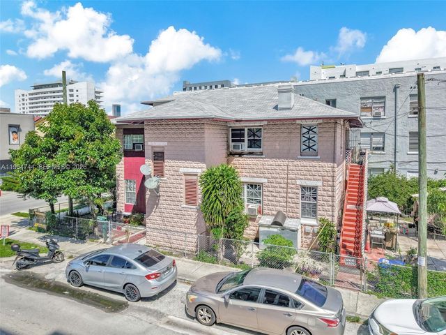 676 & 119 SW 1st St, Miami, FL 33130