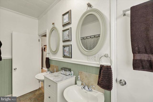 410 WINDSOR ST, Wyomissing, PA 19610