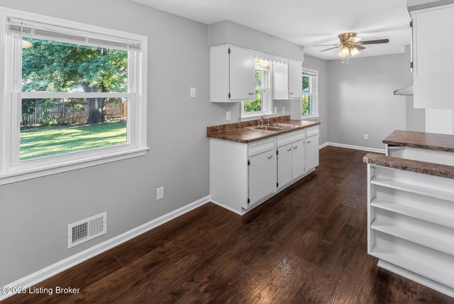 6610 Sunny Vale Way, Louisville, KY 40272