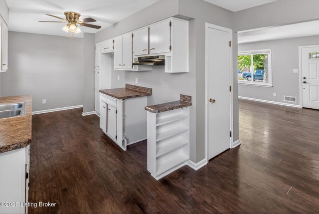 6610 Sunny Vale Way, Louisville, KY 40272