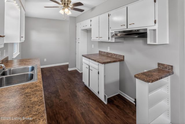 6610 Sunny Vale Way, Louisville, KY 40272