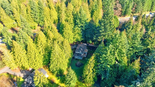 4234 Winns Hollow Lane, Clinton, WA 98236