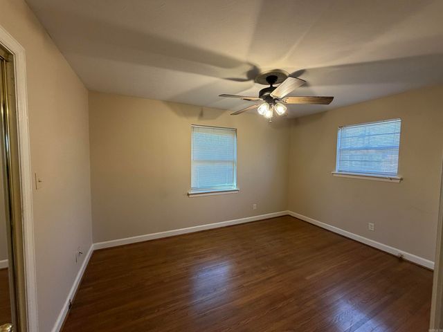 8812 Holiday Drive, Sherwood, AR 72120