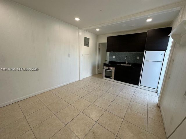 301 9th St 1, Hallandale Beach, FL 33009