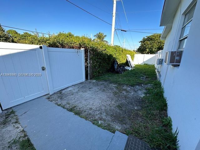 301 9th St 1, Hallandale Beach, FL 33009