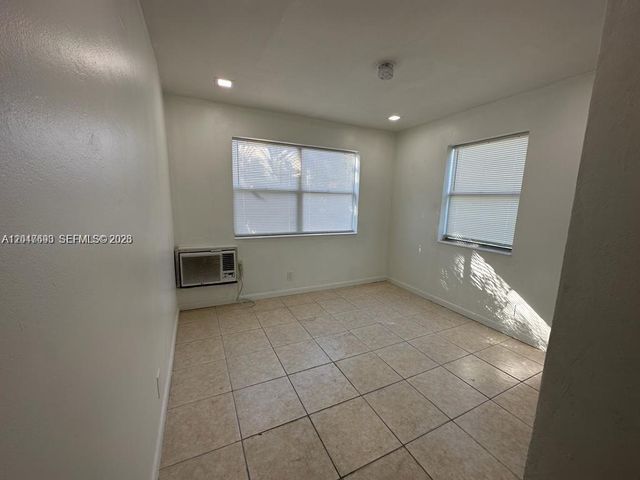 301 9th St 1, Hallandale Beach, FL 33009