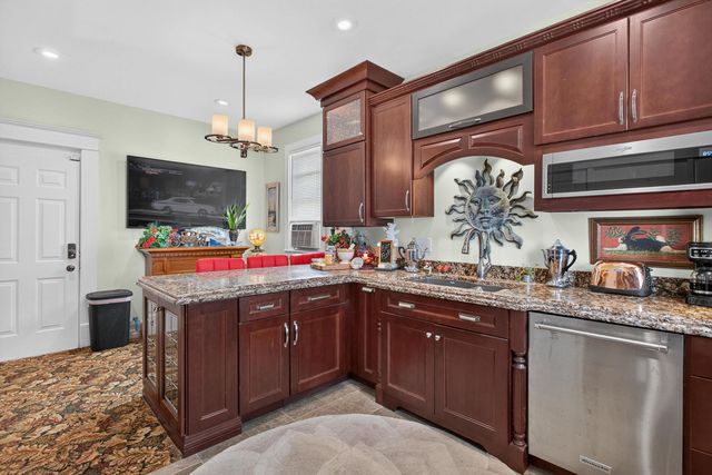 511 Kirkwood Boulevard, Davenport, IA 52803