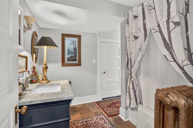 511 Kirkwood Boulevard, Davenport, IA 52803