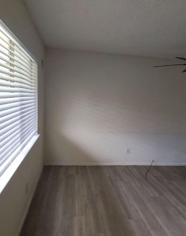 2609 Ektom DR D, Austin, TX 78745