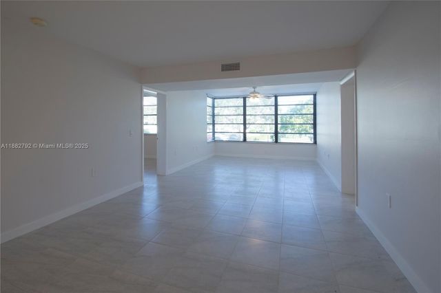 1717 Whitehall Dr 201, Davie, FL 33324