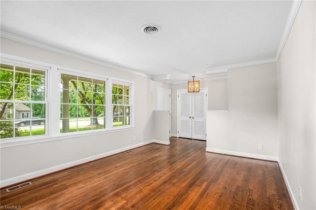 701 N Peace Haven Road, Winston-salem, NC 27104