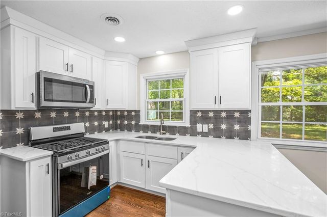 701 N Peace Haven Road, Winston-salem, NC 27104