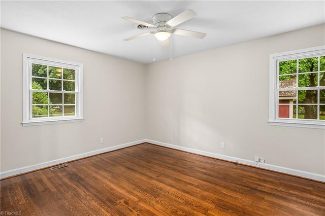 701 N Peace Haven Road, Winston-salem, NC 27104