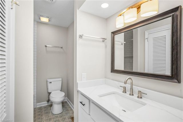 701 N Peace Haven Road, Winston-salem, NC 27104