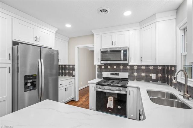 701 N Peace Haven Road, Winston-salem, NC 27104