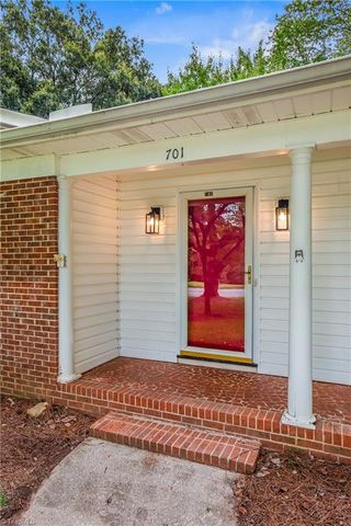 701 N Peace Haven Road, Winston-salem, NC 27104