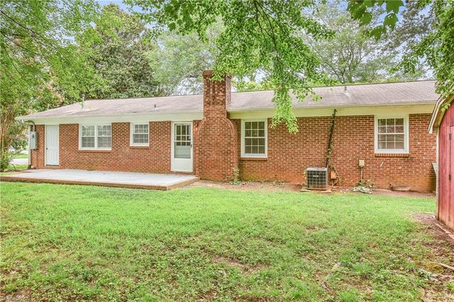 701 N Peace Haven Road, Winston-salem, NC 27104